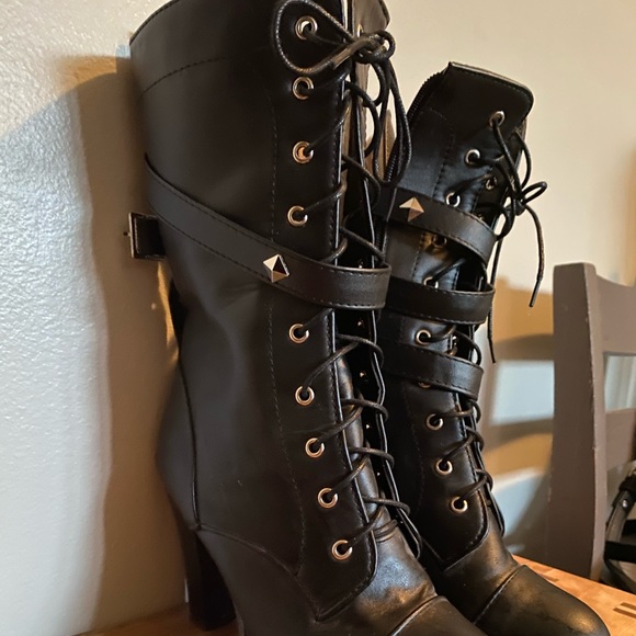 Lace up high heel boots - brand new - Picture 3 of 7